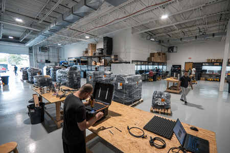 Fábrica da Swarm Defense Technologies em Michigan