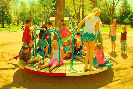 Por un buscador de parques públicos infantiles