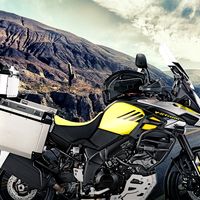 Kappa viste de aventura la Suzuki V-Strom 1000 y a su versión offroad, la V-Strom  XT