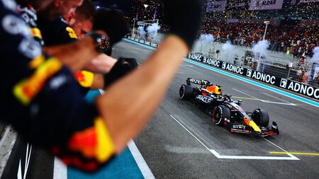 Max Verstappen supera a Sebastian Vettel, Fernando Alonso acaba cuarto y Mercedes se salva de milagro