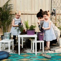Ikea tiene los muebles y juguetes de jardín ideales para crear el rincón de verano perfecto para los niños 