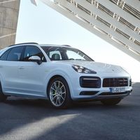 El Porsche Cayenne E-Hybrid es un SUV de altas prestaciones que rinde 30 km/l