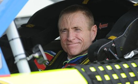 Mark Martin seguirá pilotando hasta los 54 años