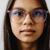 La preocupación por la videovigilancia masiva ha creado un nuevo producto: las gafas anti-reconocimiento facial