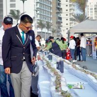 México impone récord Guinness con el sashimi más largo del mundo: un kilómetro en casi 20 mil piezas