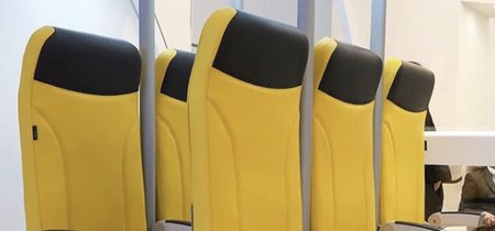 Viajar 'de pie' en un avión es una idea terrible, pero las compañías siguen insistiendo en el tema