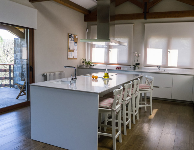Cocinas Blancas En Isla Diseno Santos Kits Interiorisme 11