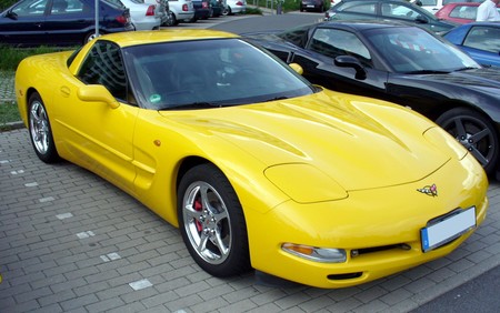 Corvette C5 coupé amarillo