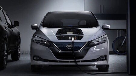 Usar el coche eléctrico para devolver la energía a la red ahorraría hasta 2.400 euros al año de luz, según Nissan