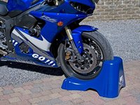 ¿Se te ha roto la pata de la moto? Pues usa Biker Easy Stand