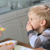 Alimentos que más rechazan los bebés y niños y qué puedes hacer para que tu hijo coma de todo 