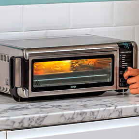 Este cacharro no es lo que parece: el horno de sobremesa con diseño de tostadora que suma en versatilidad a la hora de cocinar