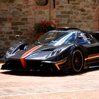 Algunos millonarios decoran sus mansiones con obras de arte. Otros cuelgan un Pagani Zonda R Evolution como si fuera un cuadro 