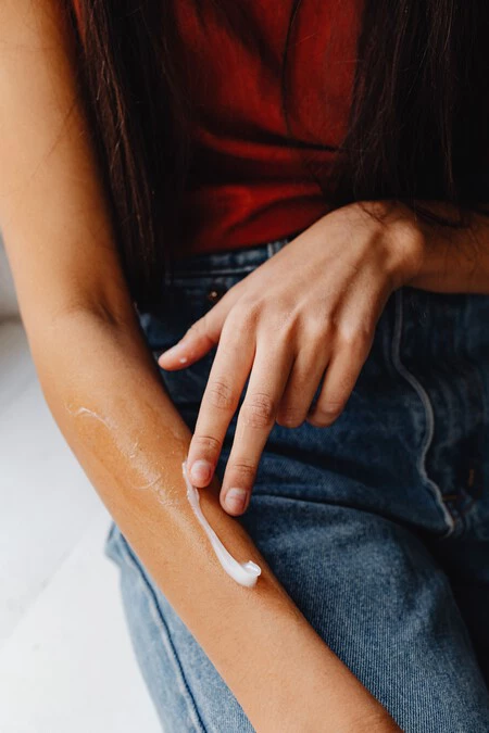 La Ocu Y Las Farmaceuticas Coinciden La Crema Nivea Del Bote Azul Es Una Perfecta Hidratante Para El Cuerpo La Cara Las Manos Los Pies Las Zonas Secas Pero No Para El Sol