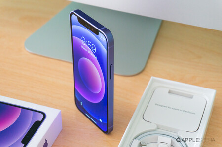 iPhone 12 mini en color púrpura, así es en imágenes