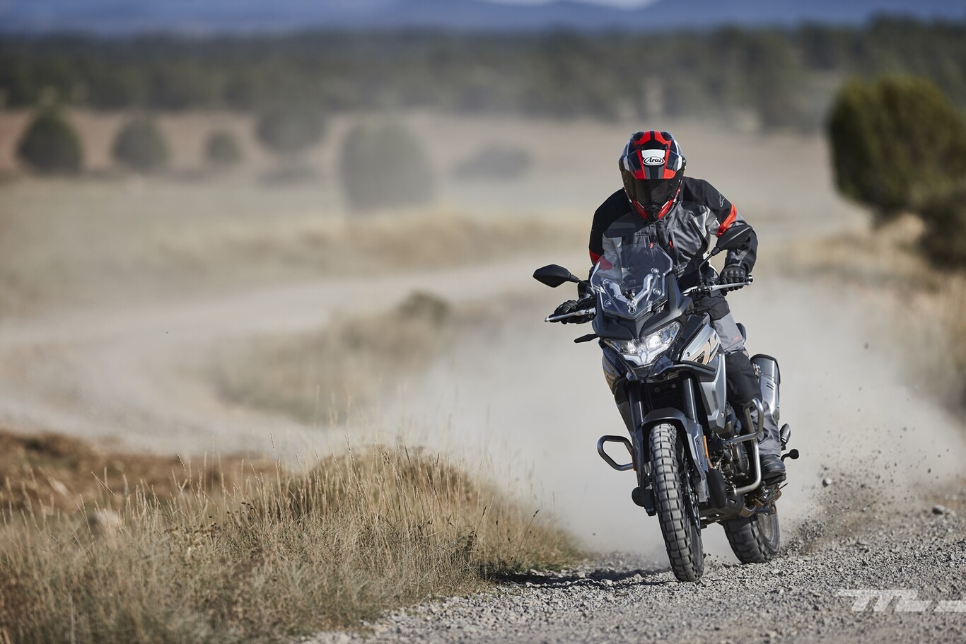 Probamos la Voge 650 DSX: una trail monocilíndrica de precio ajustado para el carnet A2 a la que le sentaría bien perder algo de peso