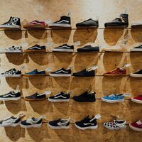 Estas nuevas Vans Skool son la nueva obsesión de las amantes de la moda porque están a mitad de precio y dan rollazo  