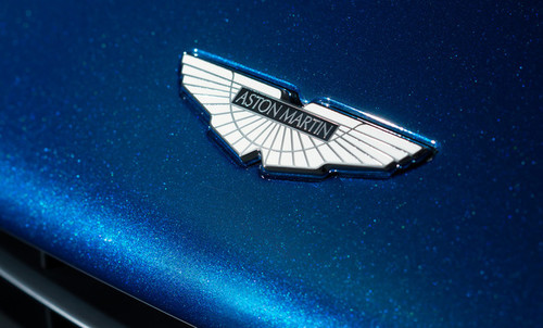 Logos de coches: Aston Martin y las alas del esfuerzo