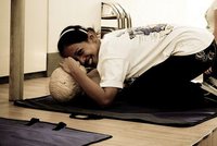 Primeros auxilios: reanimación cardiopulmonar a un bebé (II)