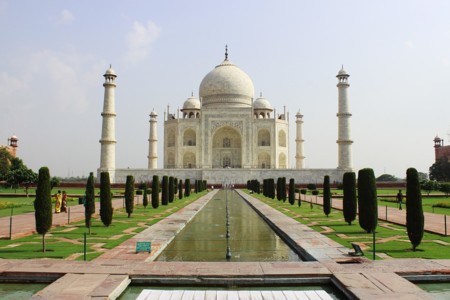 El Taj Mahal se está tiñendo de verde y nadie lo puede arreglar