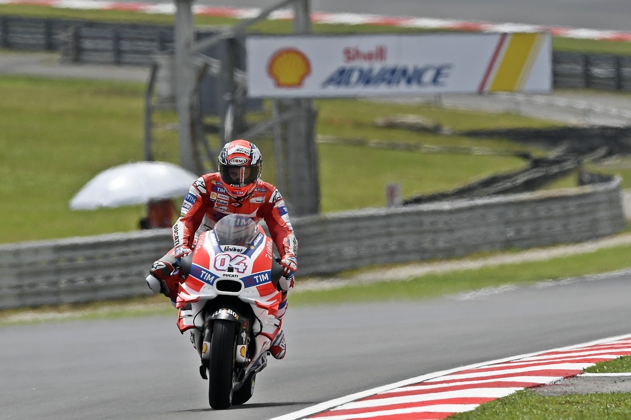Andrea Dovizioso se convierte en el noveno ganador de MotoGP en 2016, en una carrera de resistencia