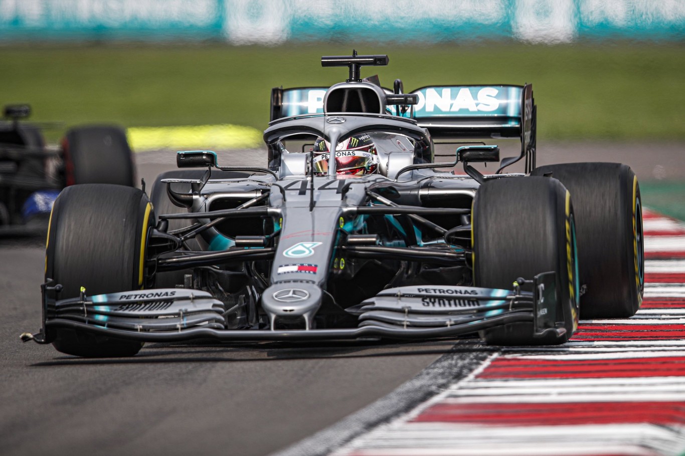 Lewis Hamilton deja casi sentenciado el mundial de Fórmula 1 en México tras otra pifia de Ferrari