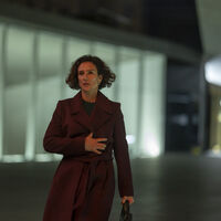 En 4 días regresa uno de los mejores thrillers de los últimos tiempos. Tom Hiddleston y Olivia Colman protagonizan una adaptación del maestro del género 