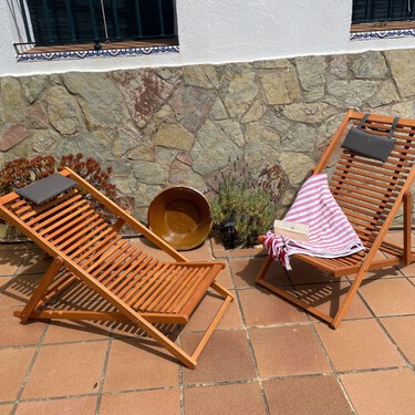 Estas tumbonas parecen salidas de un balneario, son de madera de eucalipto y dan a mi patio un toque vintage