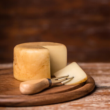 Este queso de oveja con DOP Idiazábal es la excusa perfecta para organizar un picoteo con los amigos este fin de semana