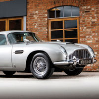 A subasta uno de los Aston Martin DB5 'Goldfinger' de James Bond, original y cargado de gadgets funcionales