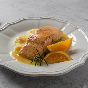 Salmón a la naranja, una receta elegante y sabrosa perfecta para una comida o cena de celebración
