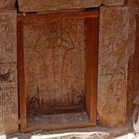 Descubren en Egipto una tumba de 1.700 años con un poema en griego y hechizos protectores 