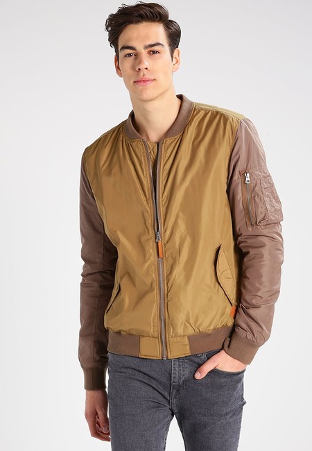 60% de descuento en la chaqueta tipo bomber Shipley de Redefined Rebel: sólo 29,95 euros en Zalando