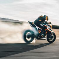 ¡Alucinante! Brabus y KTM se han unido para crear la Brabus 1300 R y este teaser muestra las primeras pistas