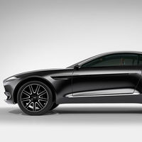 Sólo gasolina, por favor: el SUV de Aston Martin no será un coche eléctrico ni diésel ni híbrido