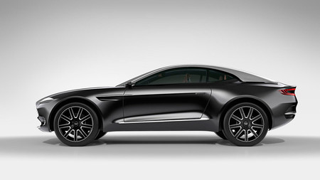 Sólo gasolina, por favor: el SUV de Aston Martin no será un coche eléctrico ni diésel ni híbrido
