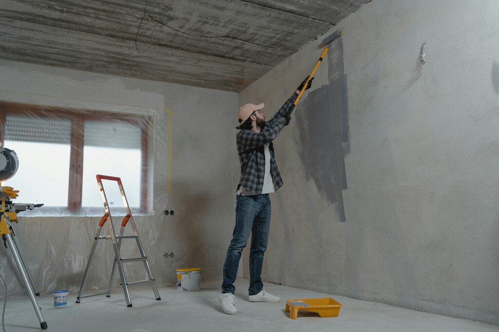 Dejo mi piso de alquiler y el casero me pide pagar la limpieza y la pintura pero, ¿es legal?. En Granada tienen la respuesta