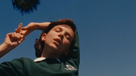 Millie Bobby Brown, Calvin Klein y Raf Simons juntos en el nuevo video de The XX 'I dare you'