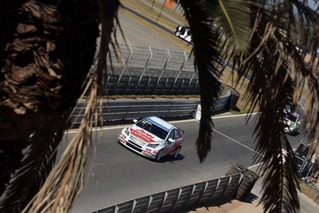 Yvan Muller vuelve a ganar, ‘Pechito’ López sorprende