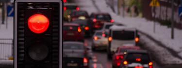 Los coches autónomos podrían ayudar a mejorar el tráfico, pero para ello se necesitarán semáforos con un cuarto color