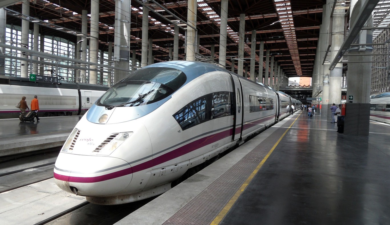 El AVE cumple 25 años: así era en 1992 y así es ahora