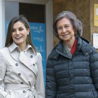 El abrigo español de la reina Sofía y Ayuso a precio de escándalo en esta Venta Privada de El Corte Inglés