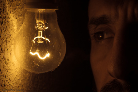 ¿Por qué no baja la factura de la luz si los precios mayoristas se han hundido?