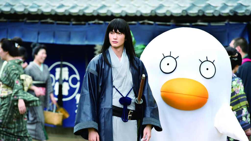Llega a streaming una de las versiones de anime más mamarrachas de la historia. Una comedia de ciencia ficción con un live action que brilla por sí mismo 