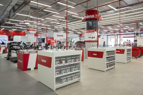 MediaMarkt está liquidando los iPhone de exposición: así puedes llevarte un móvil Apple muy barato sin esperar al Black Friday