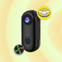 Esta cámara es tan versatil que hasta se la puedes poner de collar a tu perro o gato, anclarla a un casco o a tu coche 