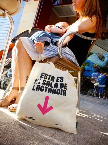 Una tienda de Valencia reivindica el derecho de amamantar en público