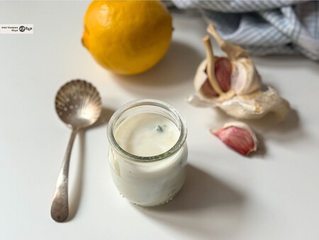 Salsa blanca de kebab, una receta fácil, rápida y adictiva para preparar en 5 minutos