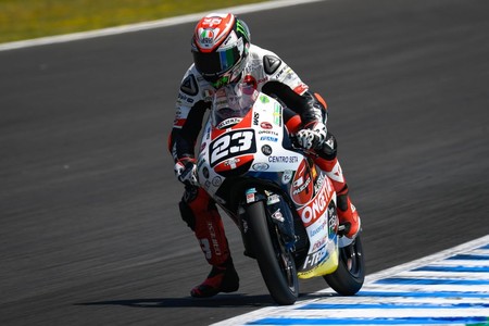 Niccolò Antonelli se lleva una caótica carrera de Moto3 y los españoles empiezan sin podio en Jerez