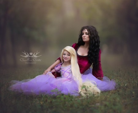 Madre e hija protagonizan espectaculares cosplay de personajes de Disney